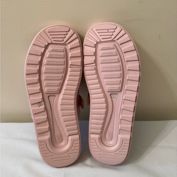 New balance pink and white slides - Picture 3 of 5